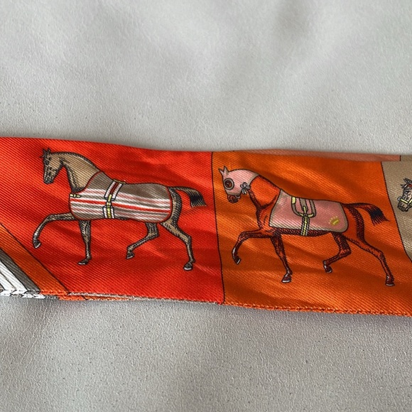 Hermes Couvertures Nouvelles Silk Twilly Orange - Picture 4 of 12